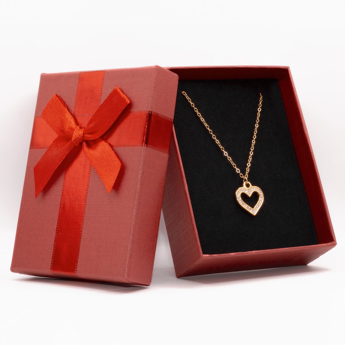 Sparkling Heart Pendant Chain Necklace and Gift Box Set
